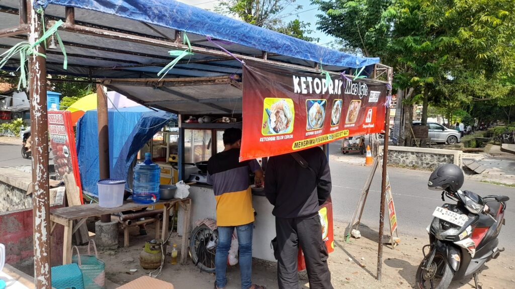 ketoprak-mas-Igit-1-1024x576 Ketoprak Mas Igit Karanganyar: Rasa Legendaris Di Sudut Alun-Alun Karanganyar