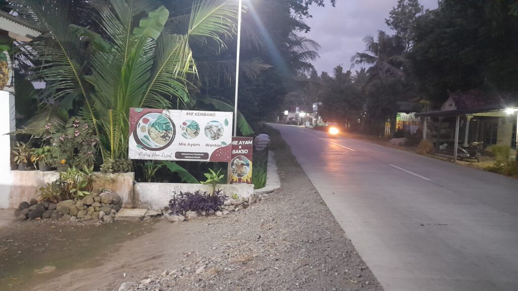 mie-ayam-bakso-woton-7-1024x576 Warung Mie Kembang: Rasa Mantap di Pinggir Jalan Daendels, Desa Jogosimo Klirong