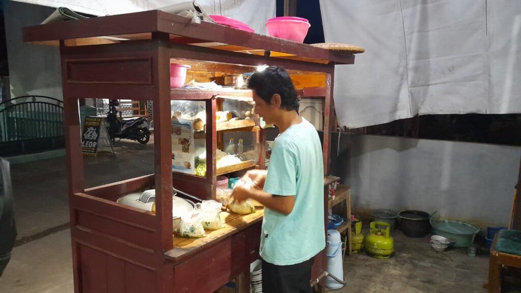 WhatsApp-Image-2025-08-30-at-16.38.52_ec313b65-1024x576 Mie Ayam & Bakso "Kembar" Idolanya di Wonoharjo