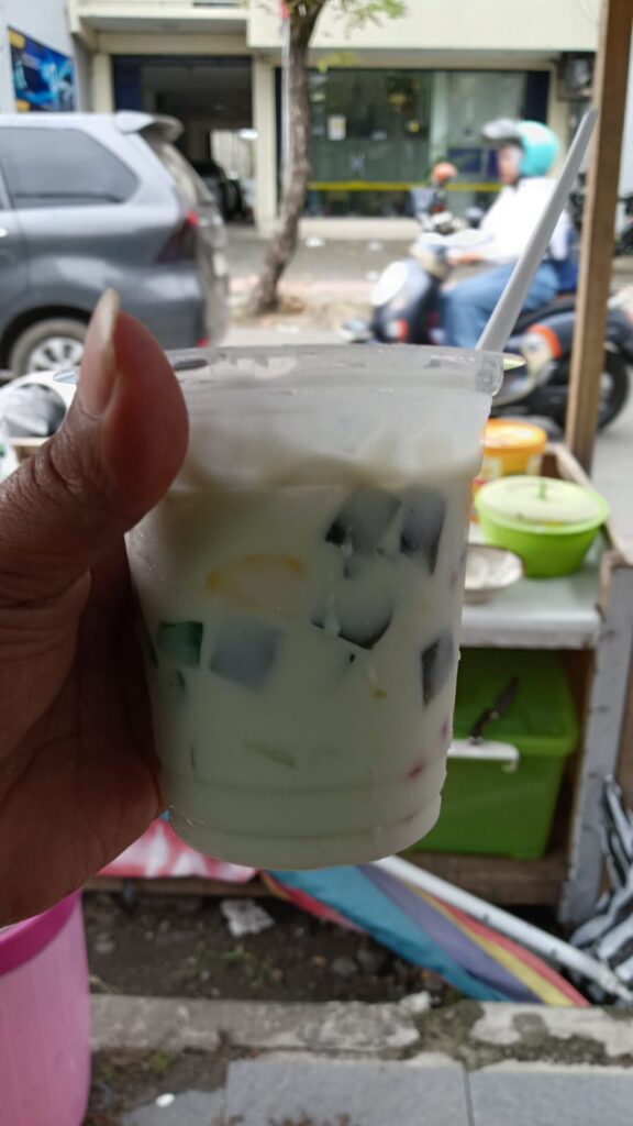 WhatsApp-Image-2025-10-28-at-19.52.11_9d0091ad-576x1024 Es Teler Creamy Jadi Primadona di Jl. Kusuma Kebumen